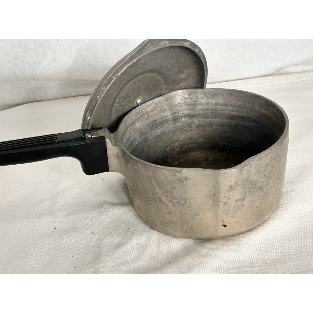 Vintage Wagner Ware Sidney-0-Magnalite 2qt Sauce Pan 4672P w/lid double pour